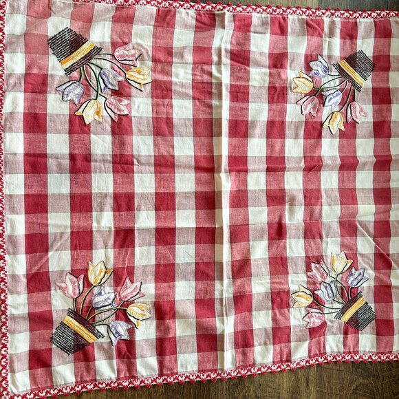 Vintage Table Cloth, Red White Tablecloth Vintage Table Linen Square Tablecloth - Picture 5 of 5